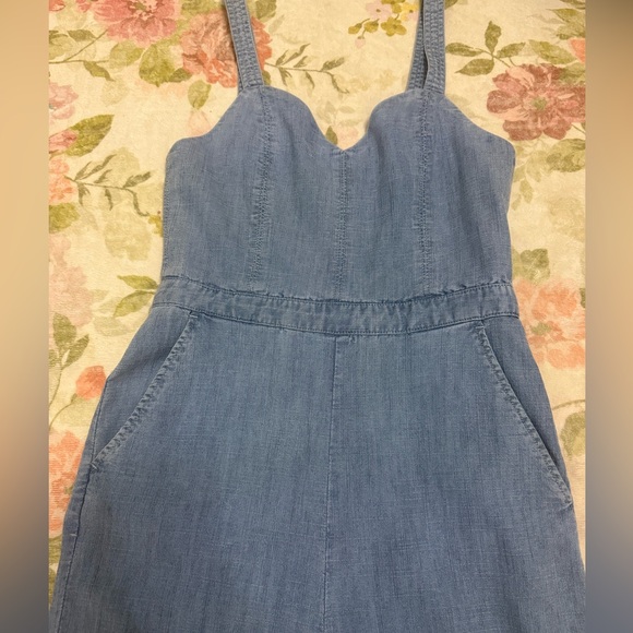 Alice + Olivia Linen Cristal Wide Leg Jumpsuit in Light Chambry - Picture 14 of 16